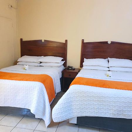 The Palace Guest House Harare Esterno foto