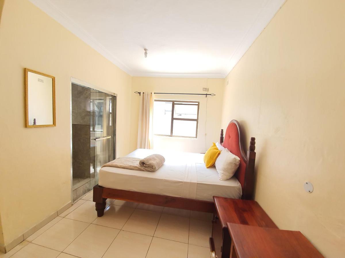 The Palace Guest House Harare Esterno foto