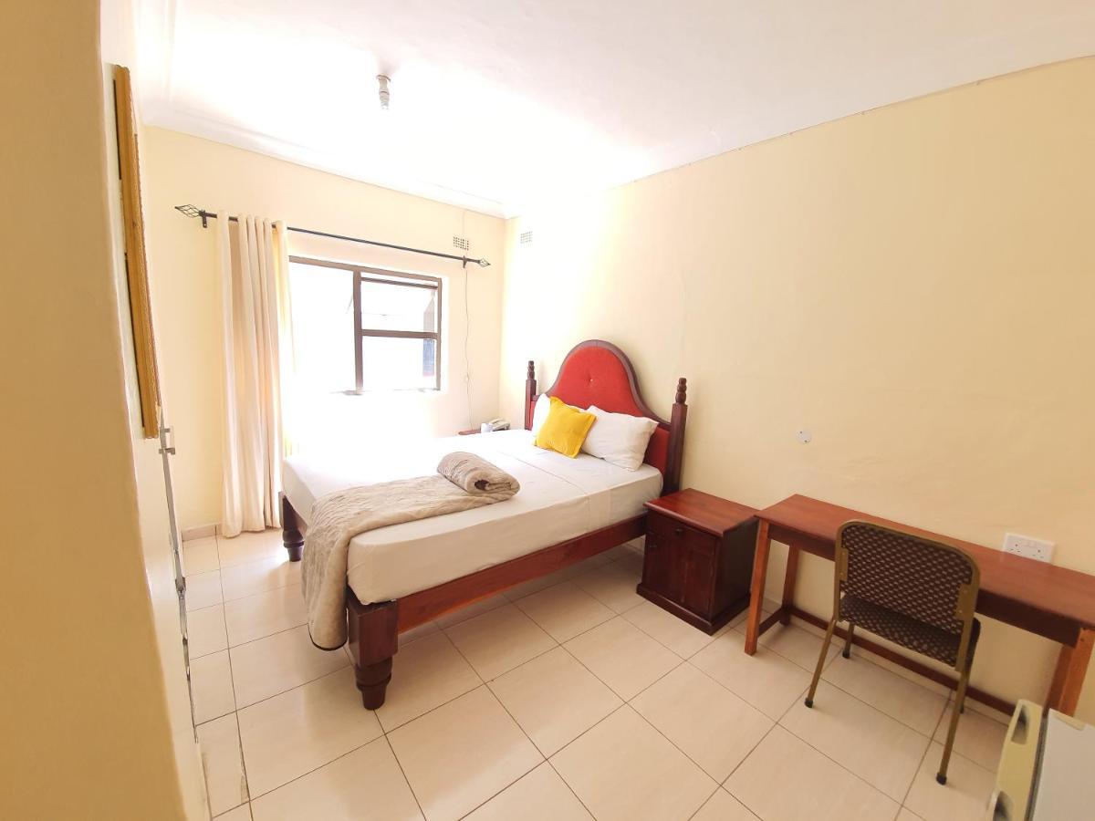 The Palace Guest House Harare Esterno foto