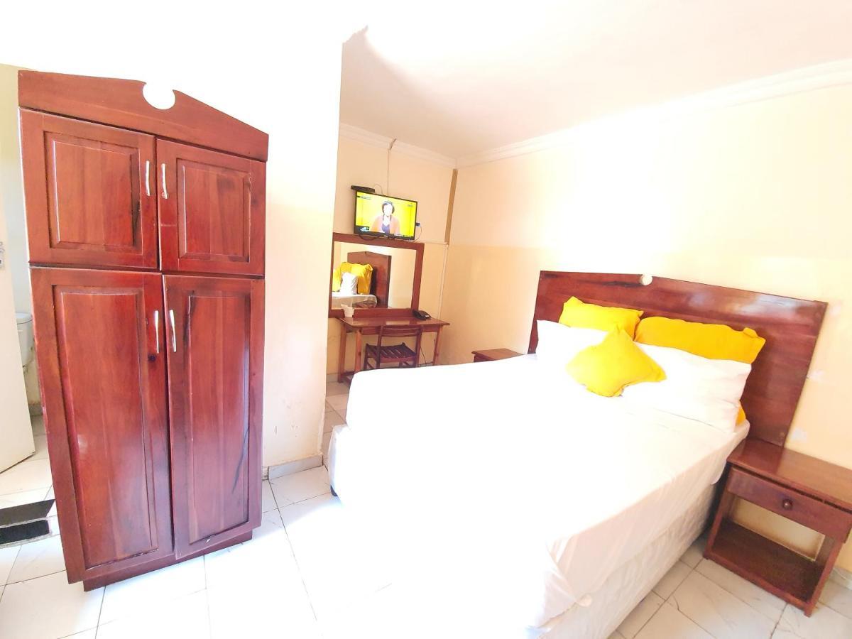 The Palace Guest House Harare Esterno foto