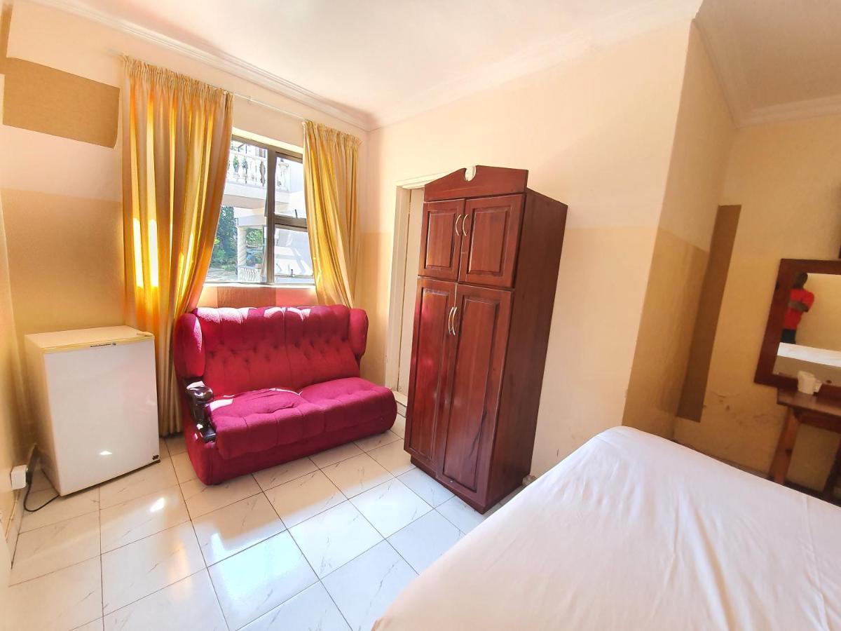 The Palace Guest House Harare Esterno foto