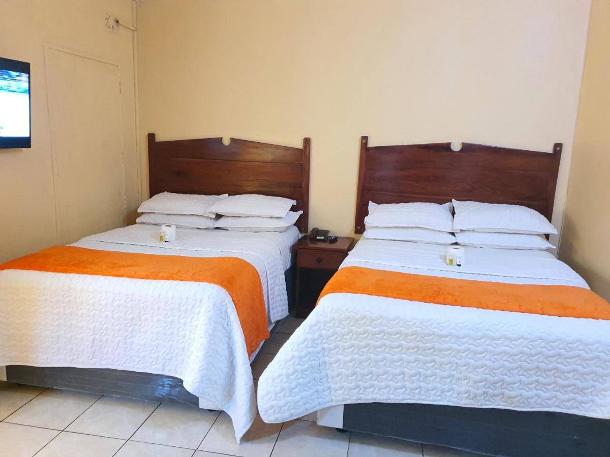 The Palace Guest House Harare Esterno foto