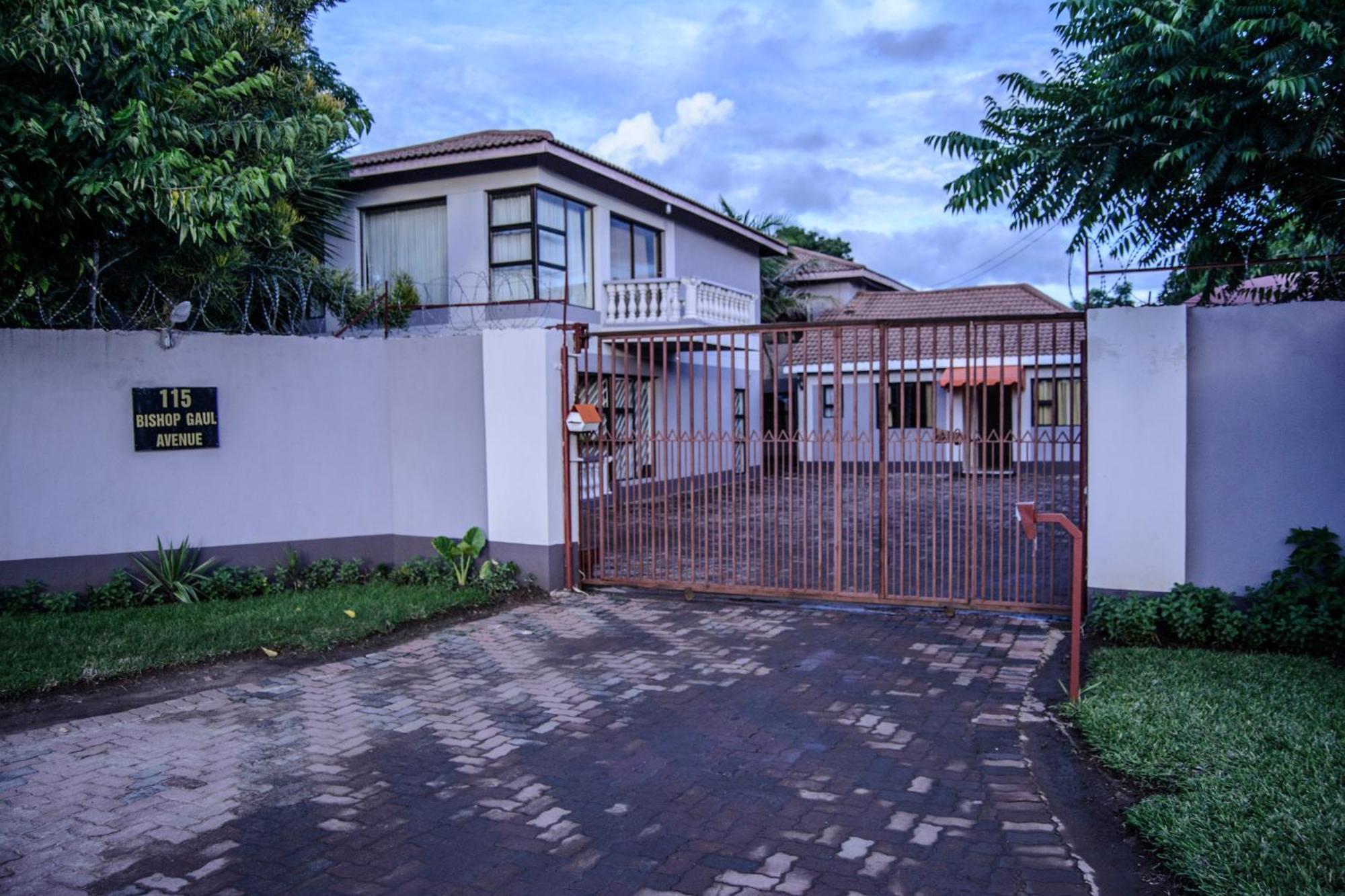 The Palace Guest House Harare Esterno foto