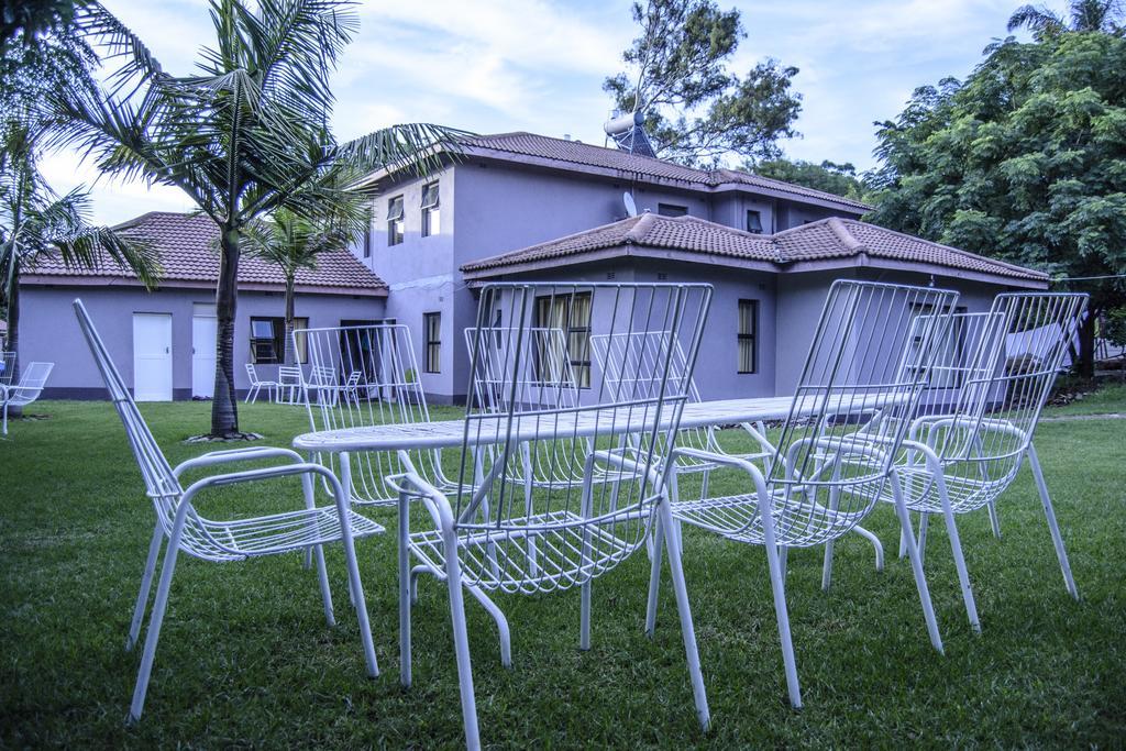 The Palace Guest House Harare Esterno foto