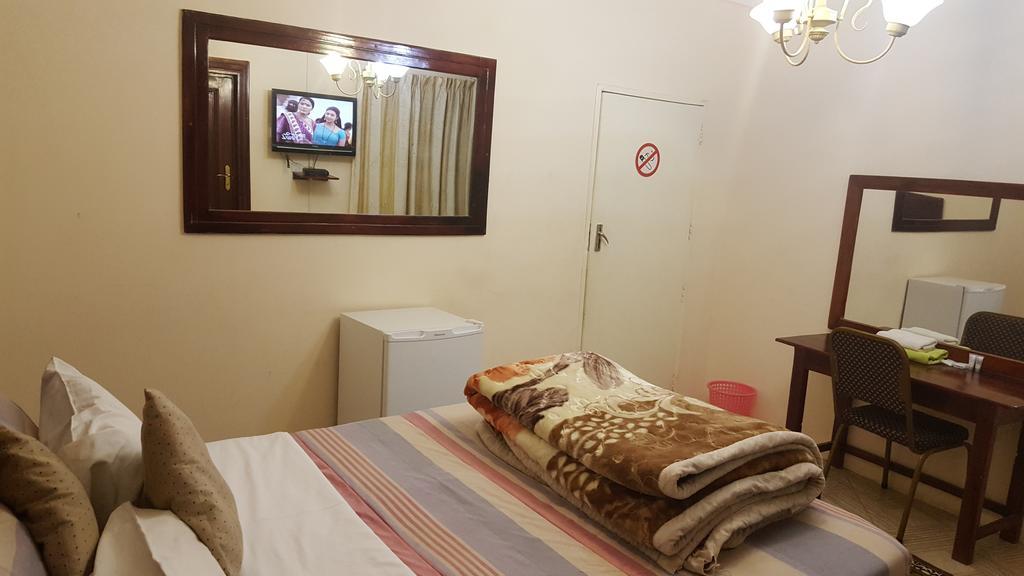 The Palace Guest House Harare Esterno foto
