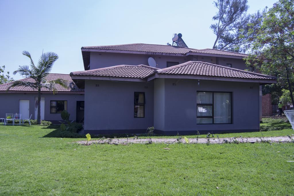 The Palace Guest House Harare Esterno foto