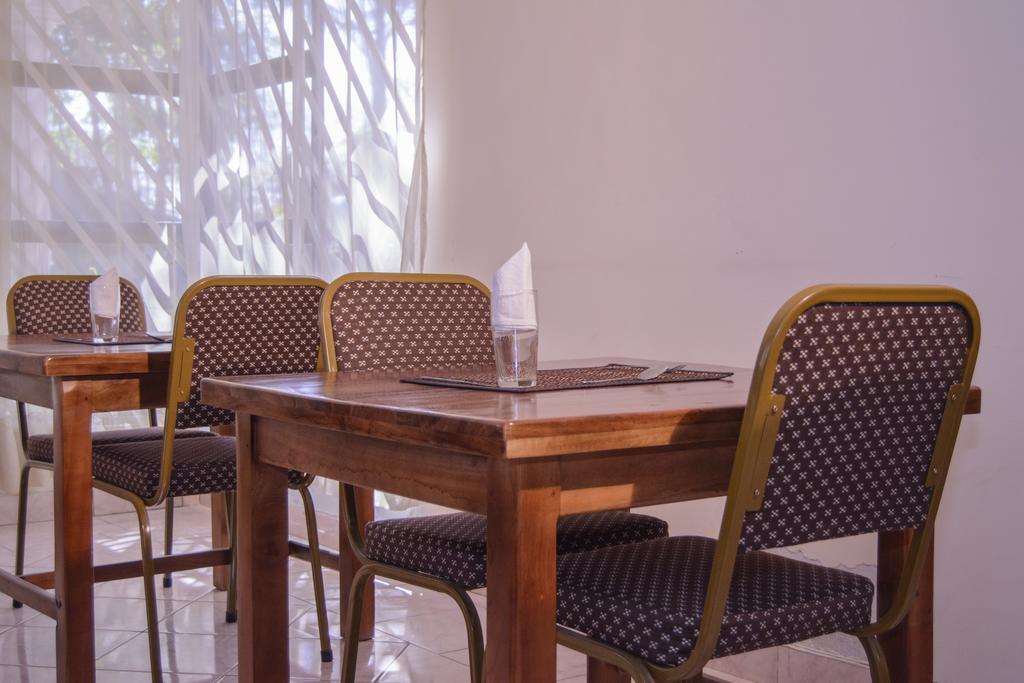 The Palace Guest House Harare Esterno foto