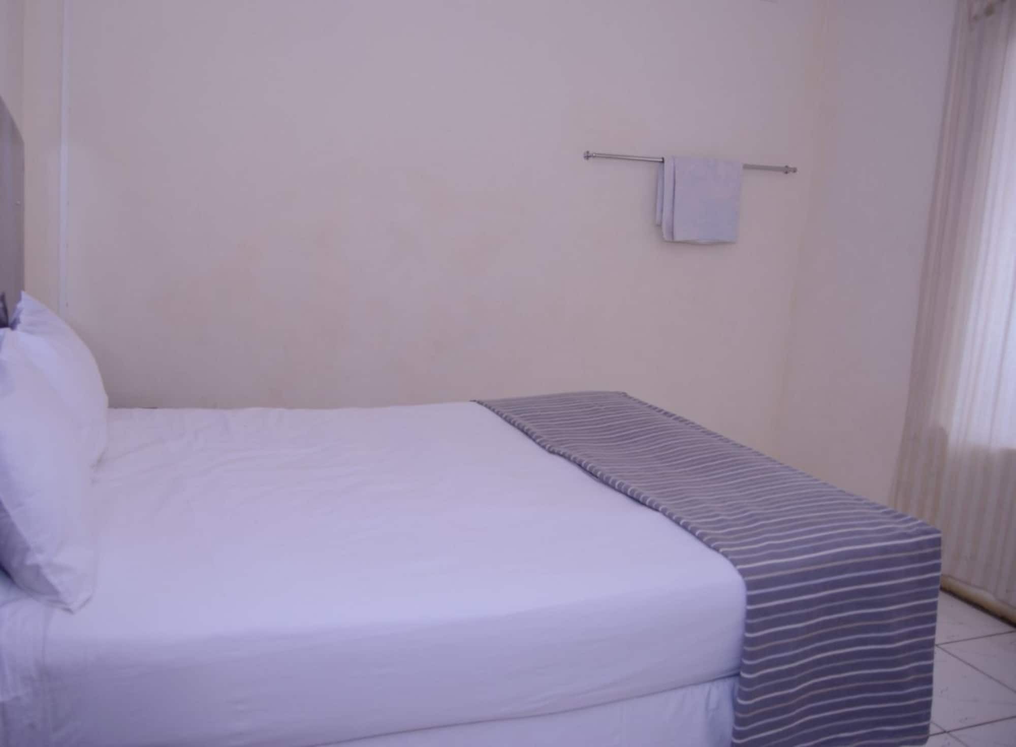 The Palace Guest House Harare Esterno foto